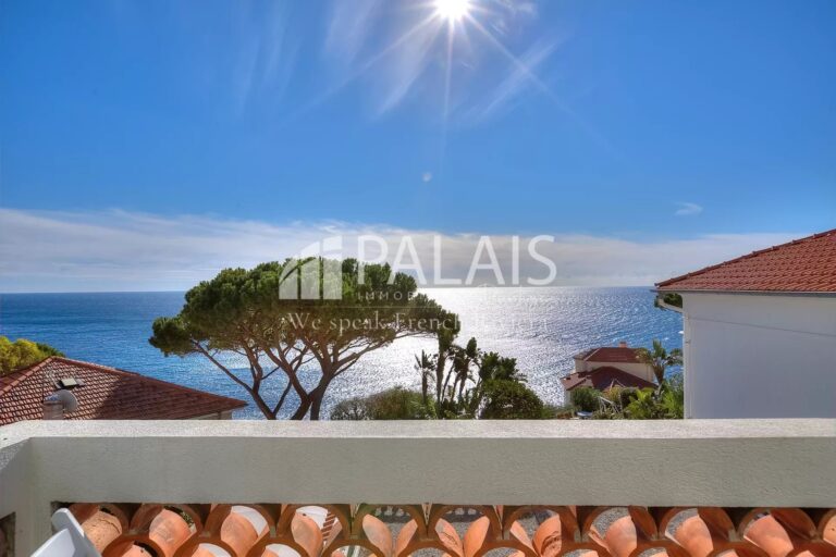 Cap de Nice villa à vendre sur deux niveaux avec vue mer
