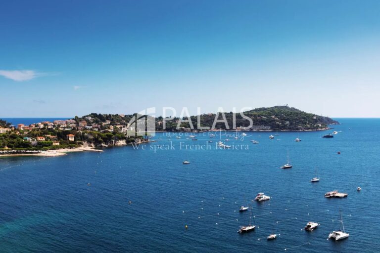 Villefranche sur Mer – DERNIER ETAGE Appartement 3 pièces 100m² avec grande terrasse 27m² vue mer// Villefranche sur Mer