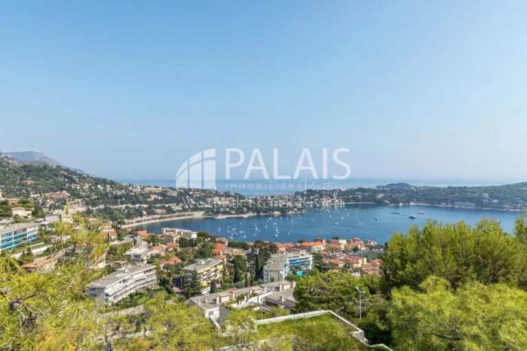 VILLEFRANCHE SUR MER – Domaine fermé / DERNIER ETAGE Appartement 3-4 pièces 90 m² avec terrasse,veranda,jardin, vue Panoramique mer// Gardien /VILLEFRANCHE SUR MER