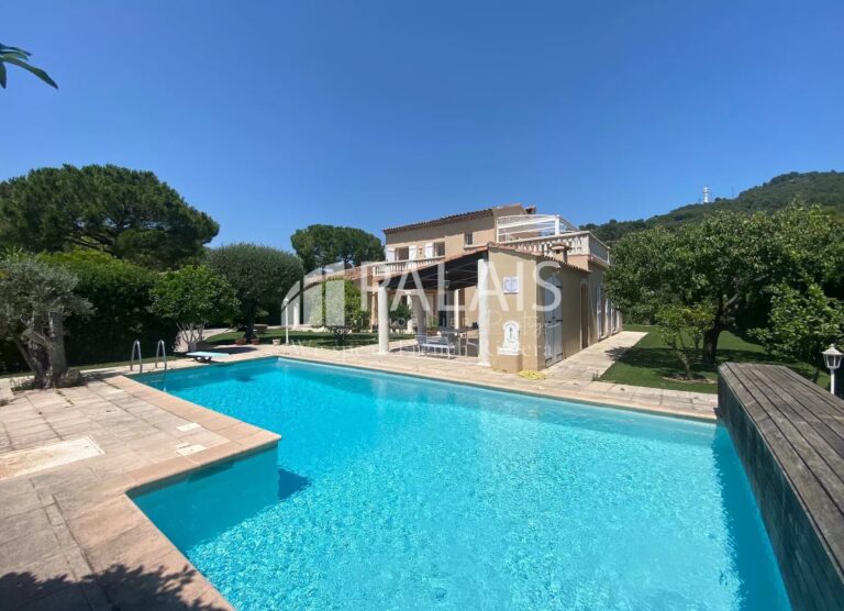 Villefranche sur mer / Domaine Privé – Belle Villa 200 m2 avec Piscine – Villefranche-sur-Mer