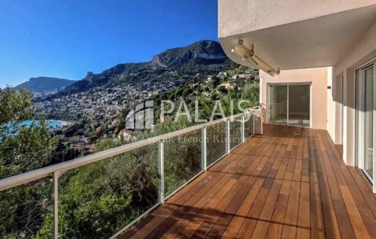 ROQUEBRUNE-CAP-MARTIN // APPARTEMENT 4 PIÈCES – 136 m² – TERRASSE 108m2  – VUE MER PANORAMIQUE – 2 PARKINGS – CAVE