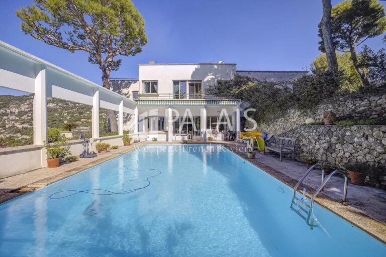 SAINT JEAN CAP FERRAT -UN LUXE AUTREMENT- VILLA 1930 -DOMINANT LA MER