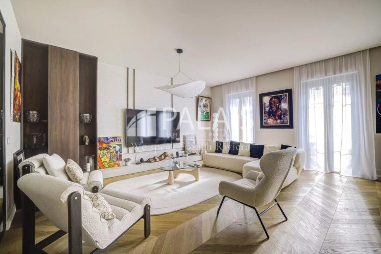 -DUBOUCHAGE- Etage élevé –  Vaste appartement rénové- Traversant – Lumineux
