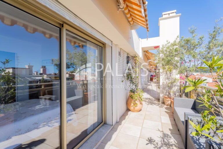 CARRE D&rsquo;OR -EXCEPTIONNEL DERNIER ETAGE-GRANDE TERRASSE