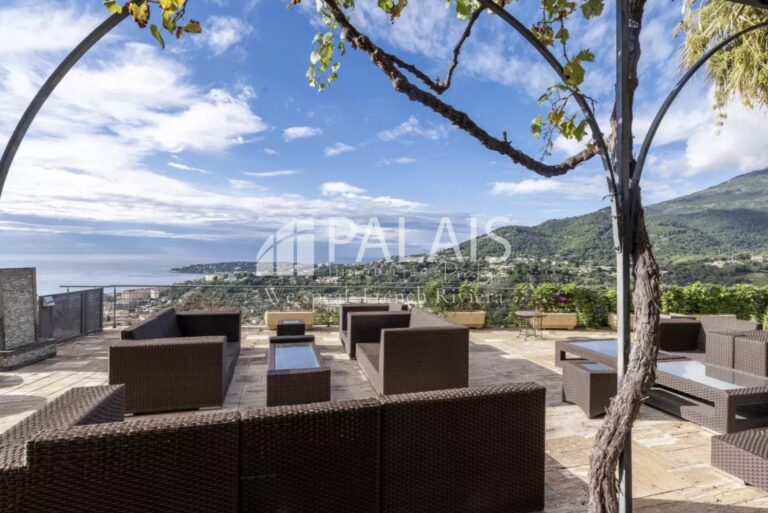 MENTON – Annonciade // Propriété Exclusive avec Piscine & Vue Panoramique – Plusieurs Logements Indépendants – Vue Dégagée