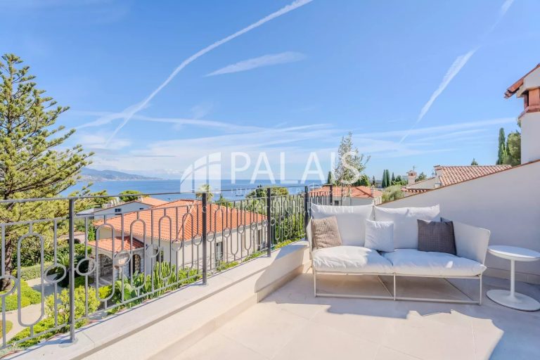 Sea-View Villa in the Prestigious Hameau District, Just Minutes from Monaco