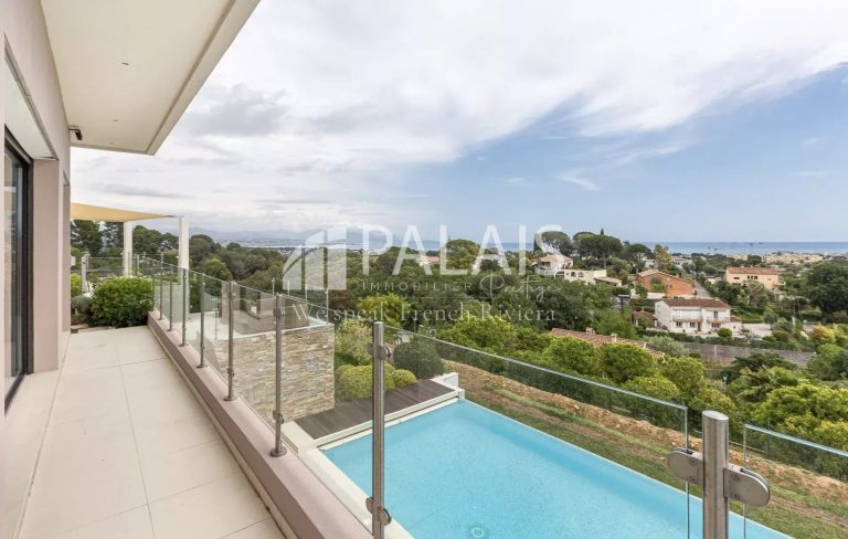 ANTIBES – RASTINES // Contemporary Villa 240 m² – Garden – Swimming Pool – Panoramic Sea View