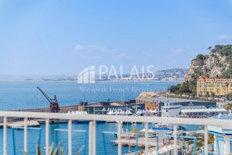 BORD DE MER: Dernier étage -Terrasse 150 m2