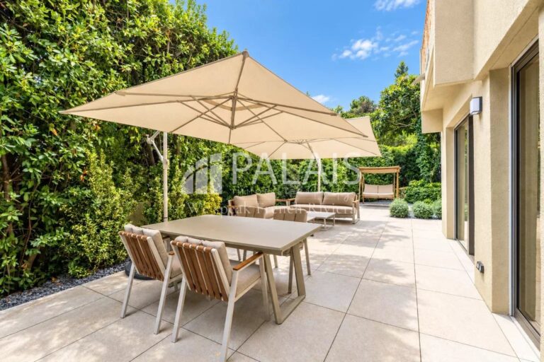 BEAULIEU-SUR-MER – RARE 3 PIÈCES AVEC JARDIN PRIVATIF DE 100 M²